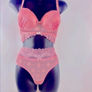 NWT Pretty Iconic Lingerie Set M‎